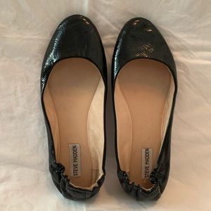 Steve Madden black flats